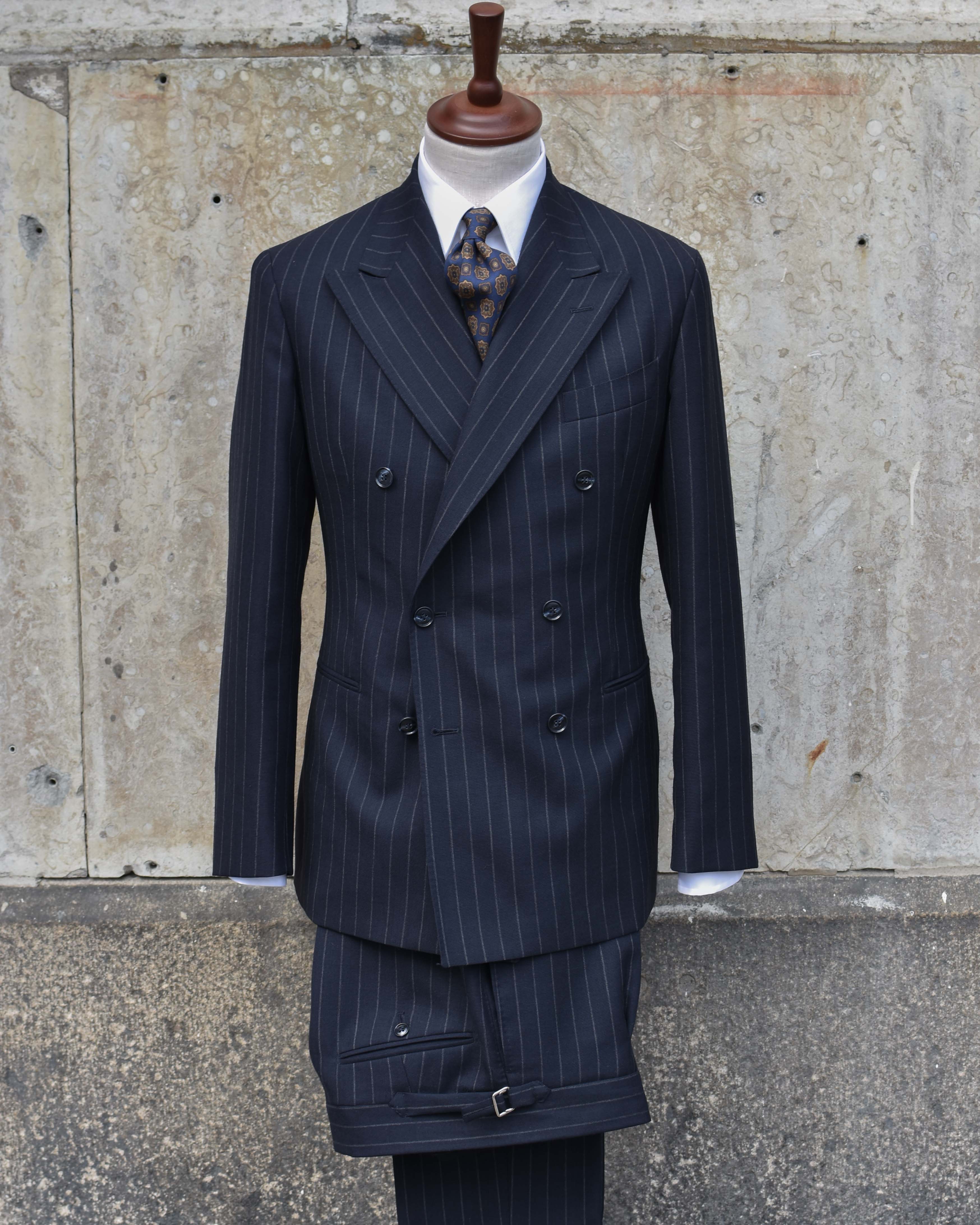 Dugdale-bros-chalkstripe-suit-navy-kostym